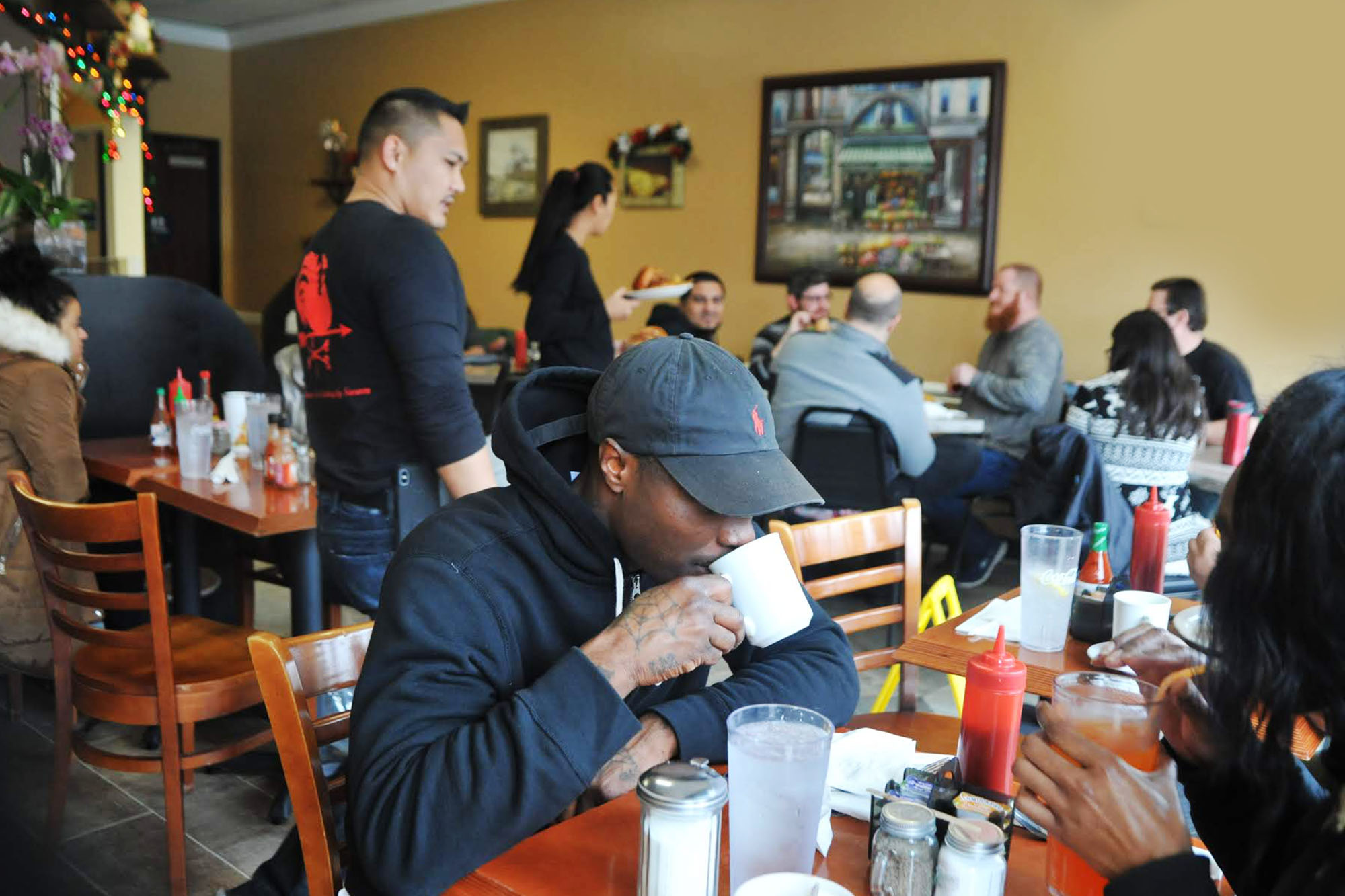 Sarom’s Southern Kitchen Opens to Large Crowd