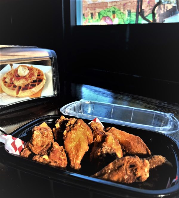 KiKi's 10-piece wings/Roshá Hester