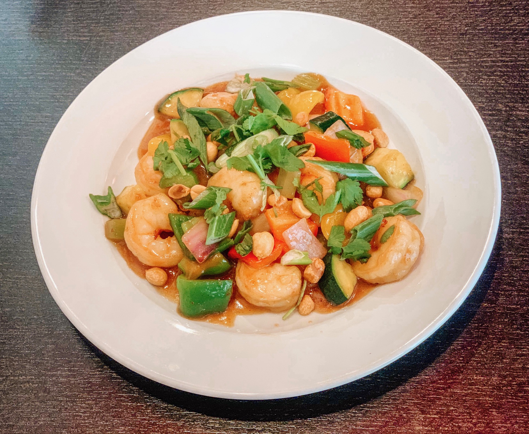 Mainland China Offers Yummy Chinese Food With Indian Flair In Contemporary Setting